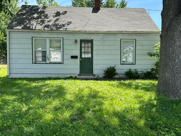 1272 S Highland Ct, Marshall, MO 65340