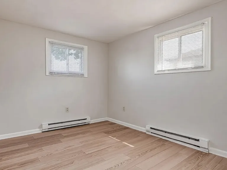 1005-1015 N Lincoln St — Photo 10
