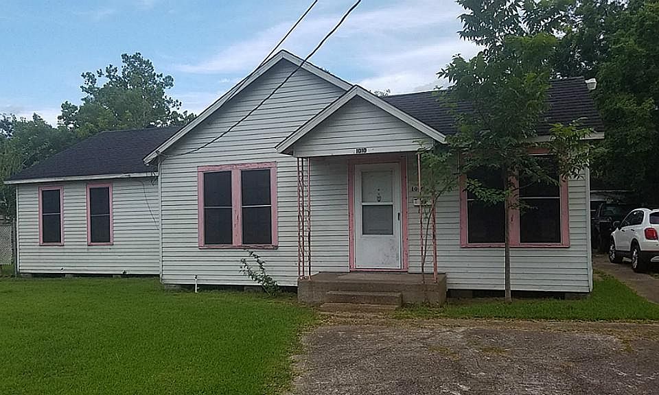 1st image of 1010 Avenue E
