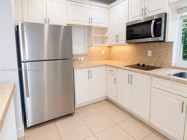 235 SW 64th Ave #2B — Photo 5