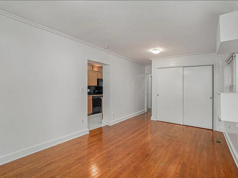 317 E 43rd St #1E — Photo 15