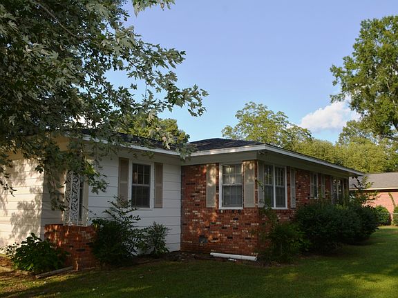 4th image of 101 Suburban Dr