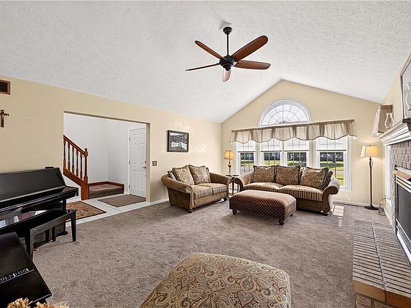 5th image of 75 Pickering Dr