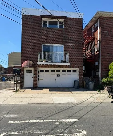412 Walker St #1 — Photo 1