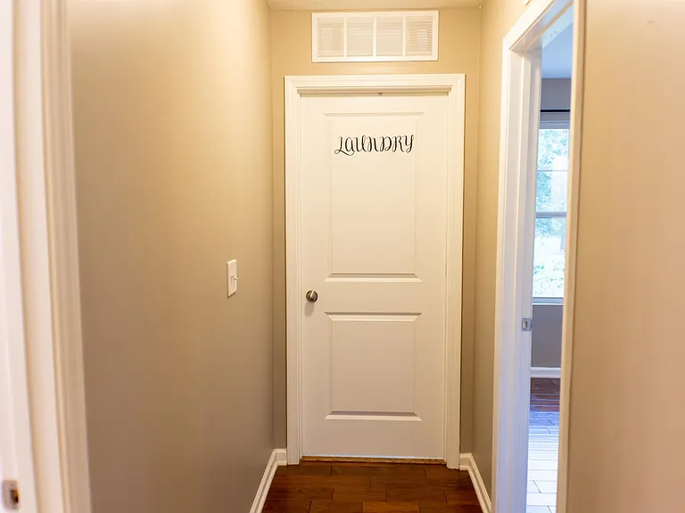 138 Lyonshall St — Photo 4