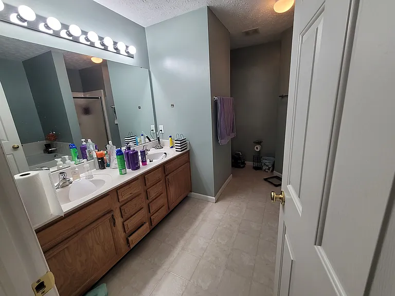 335 Thompson Dr — Photo 5