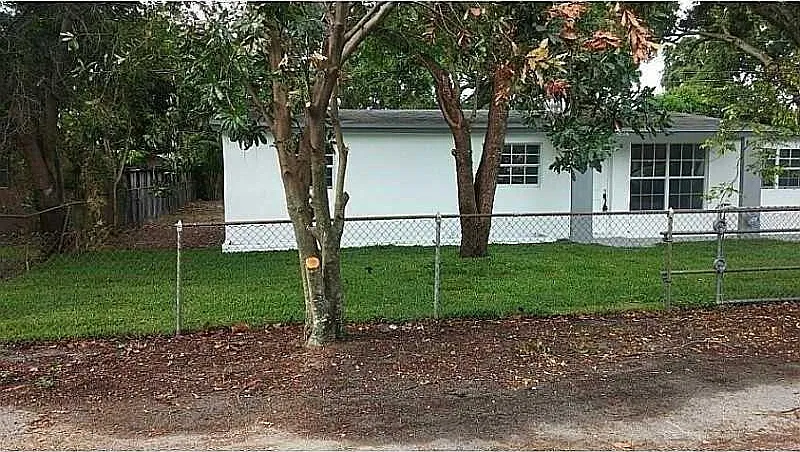 3 bed, 1.0 bath, 1300 sqft, $2,900 — Photo 3