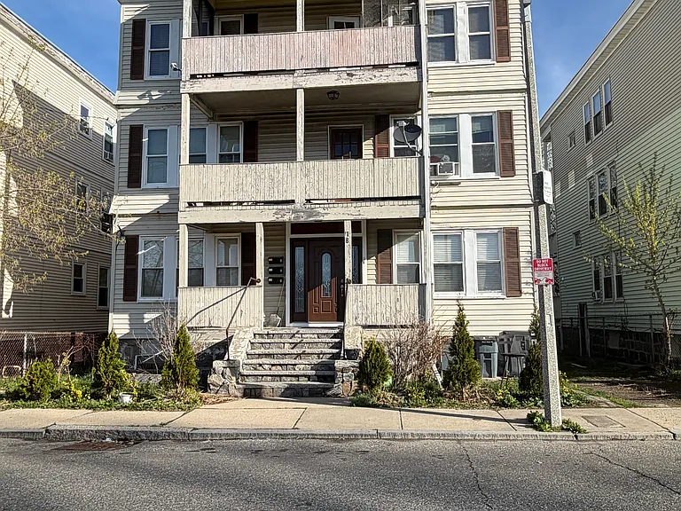 18 Wentworth Ter #1 — Photo 11
