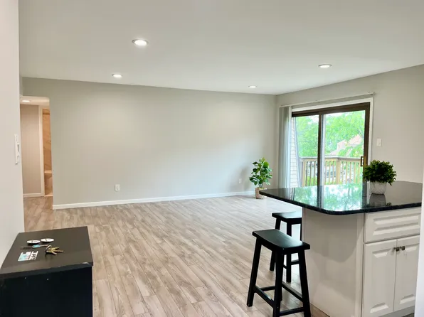 702 Meadow Woods Ln, Lawrence Township, NJ 08648