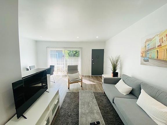 4th image of 11422 Iowa Ave #6