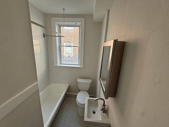 4th image of 4607 Shenandoah Ave #1E