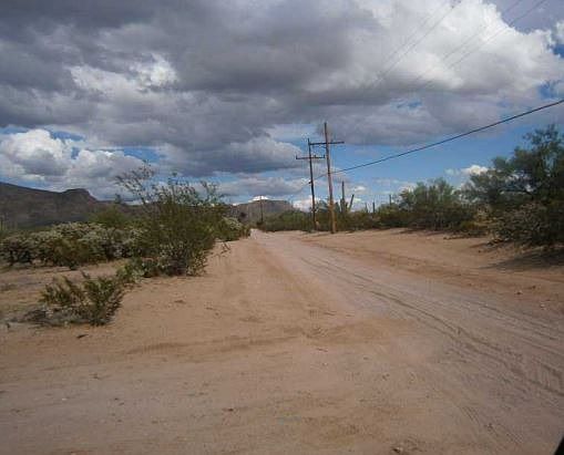 Exterior Neighborhood (street photo)