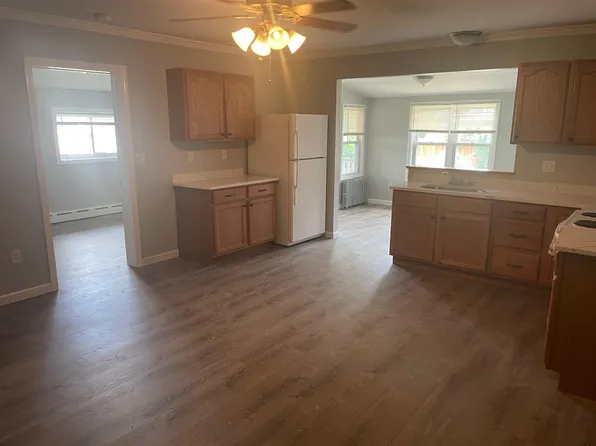 1671 King St, Enfield, CT