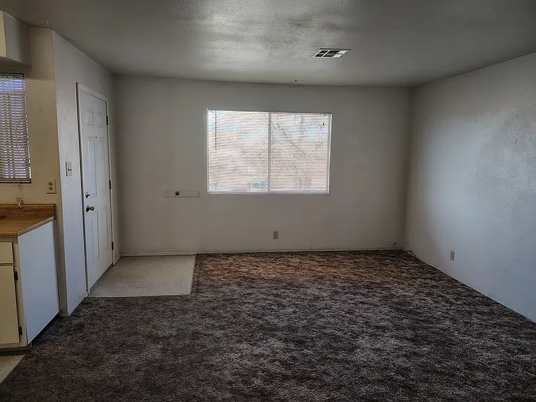 3512 Tyson Pl NE — Photo 3