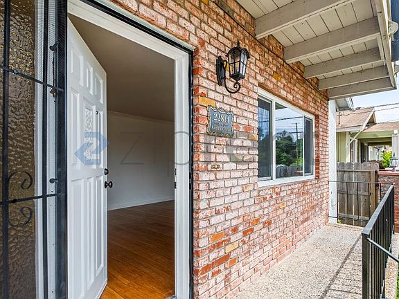 5th image of 22814 Kings Ct #22814