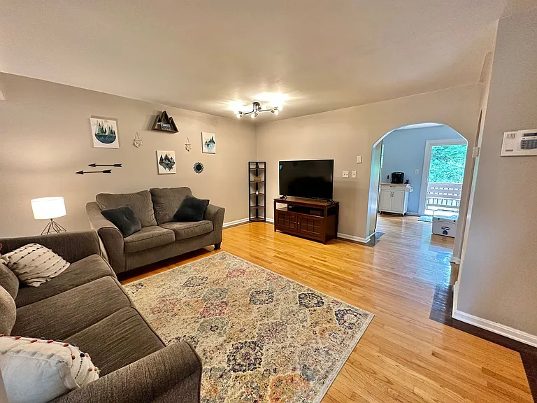 103 Staunton Ct — Photo 15