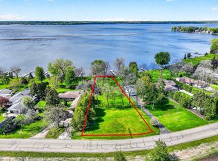 Edgewood Ln, Oshkosh, WI 54904