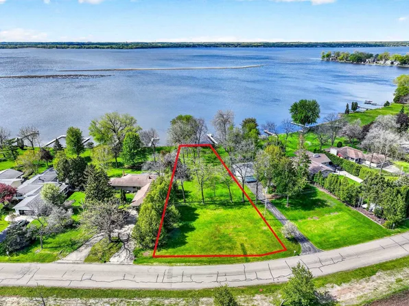Edgewood Ln, Oshkosh, WI 54904