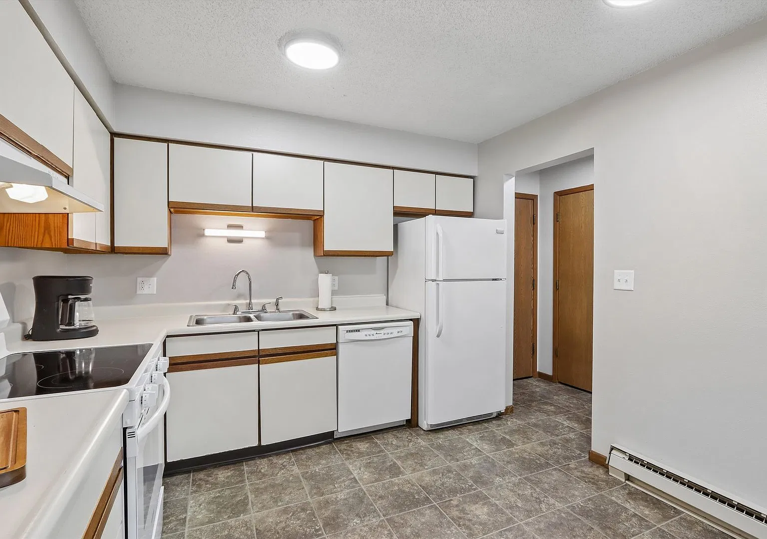 1016 Newton (Arena Apartments I) — Photo 3