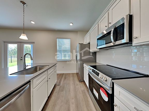 5th image of 27121 Saint Andrews Ave