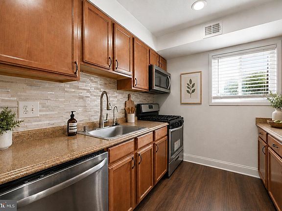3rd image of 11501 Amherst Ave APT 6