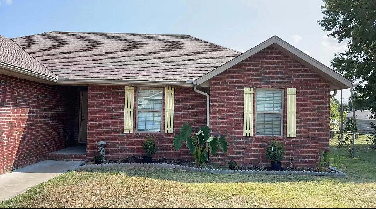 3 bed, 1375 sqft, $1,550 — Photo 2