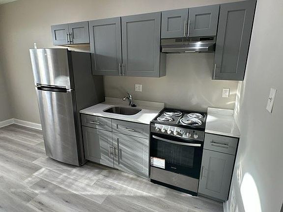 4th image of 3857 N Broad St #4