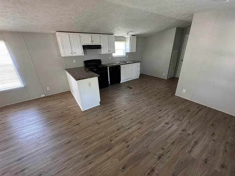 5885 Island Dr — Photo 3