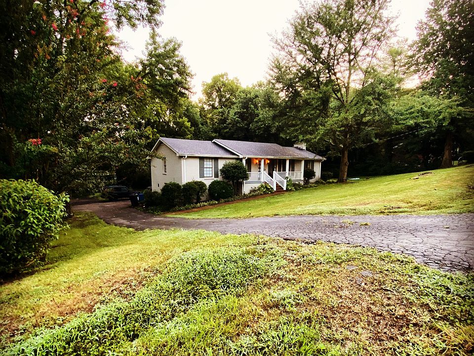 1st image of 215 London Ln