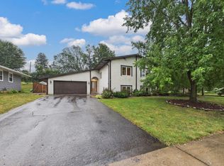 2742 Hilltop Ct, North Saint Paul, MN 55109