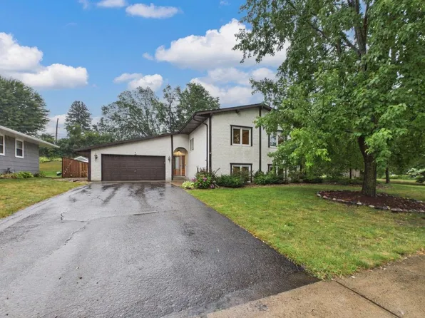 2742 Hilltop Ct, North Saint Paul, MN 55109