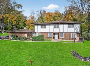 2 Kings Gate Rd, Suffern, NY 10901