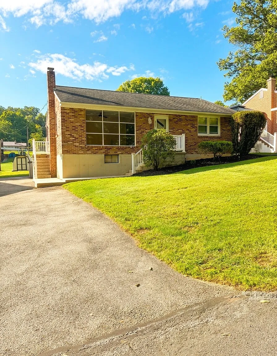 3 bed, 1.0 bath, 1102 sqft, $1,695 — Photo 3