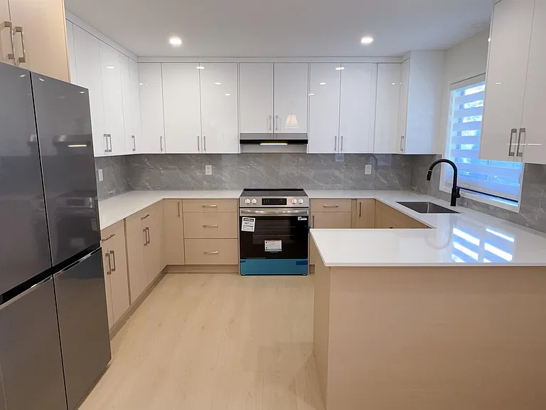 8711 Cullen Cres — Photo 8