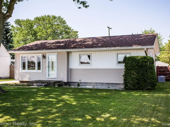 544 Myrtlewood St, Marysville, MI 48040