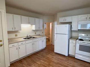 28 Railroad Ave, Springvale, ME 04083