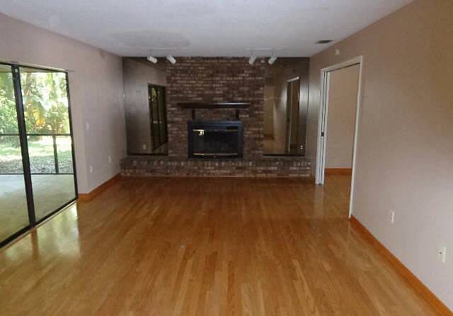 1st image of 1087 Greystone Ln