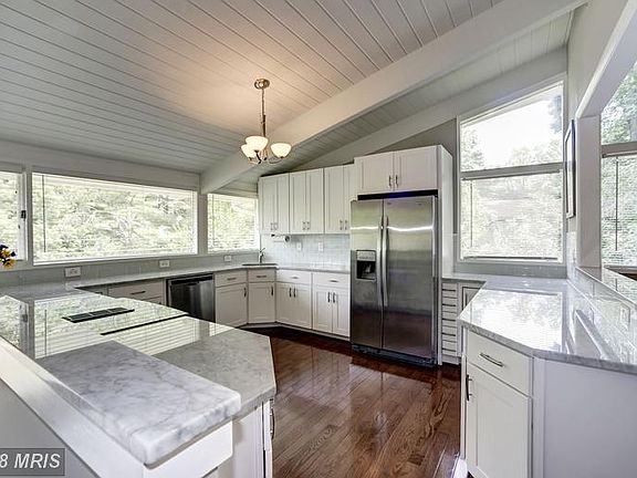 KITCHEN - WALLS OF WINDOWS and HARDWOOD FLOORS!