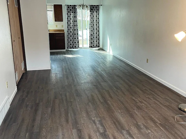 1909 E Creston Ave — Photo 5