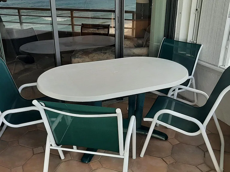 Alfresco Dining on Balcony