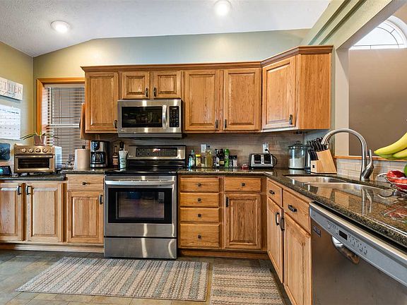 4th image of 2004 N Salmon River Ln