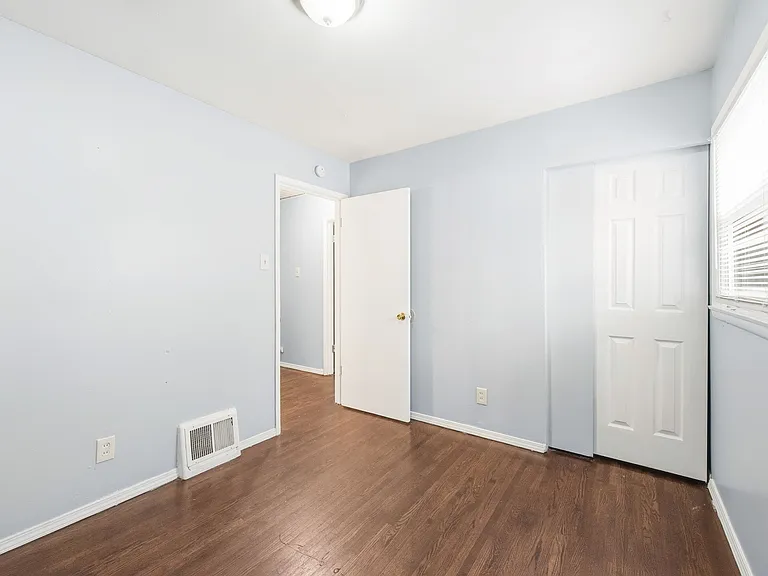 10519 Renfrew Dr — Photo 21