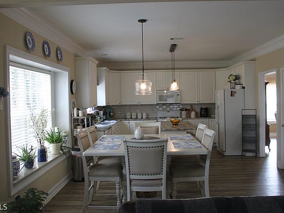 3rd image of 9362 Sweetbriar Cir