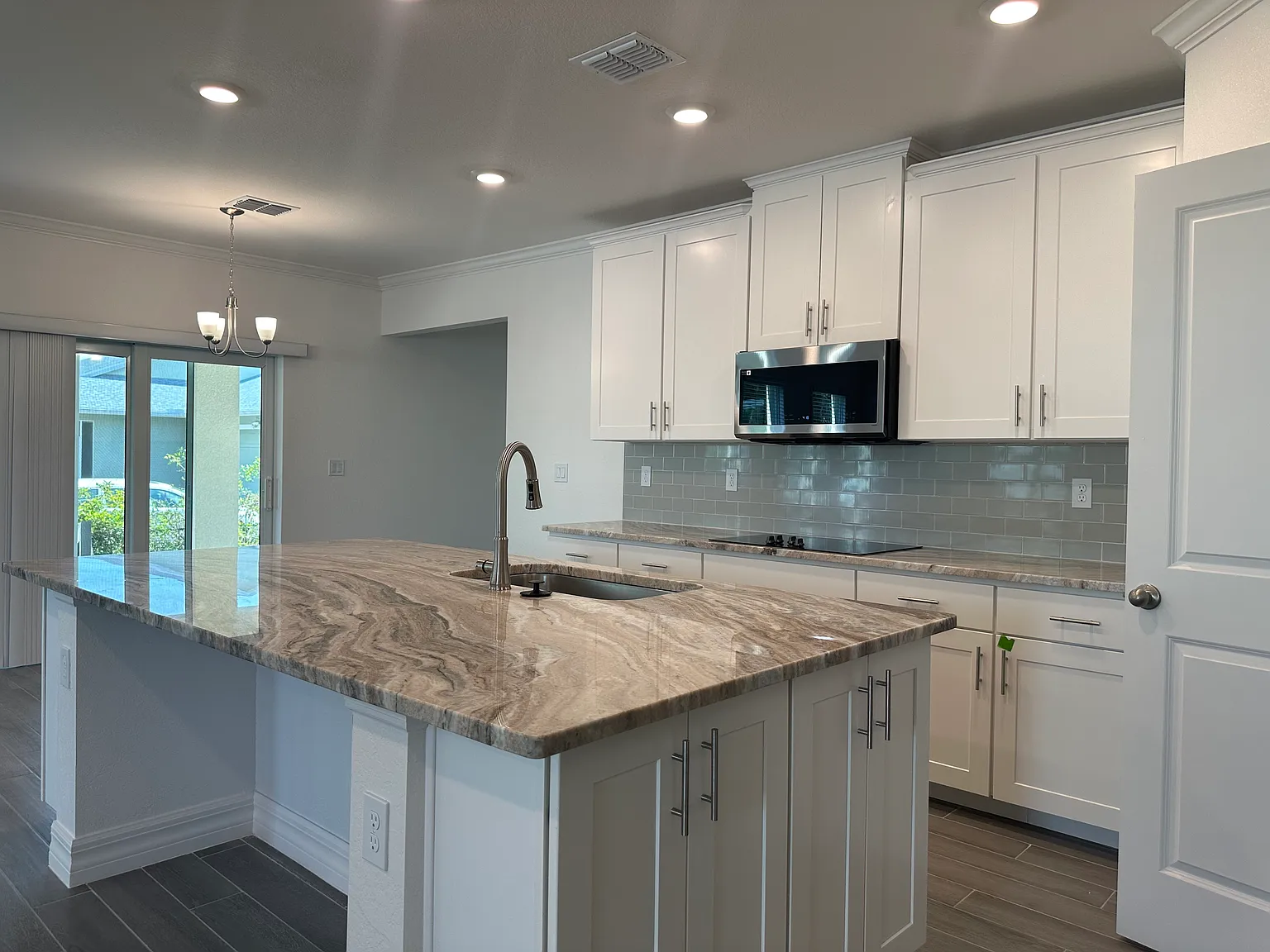 5 bed, 4.5 bath, 3050 sqft, $3,980 — Photo 4