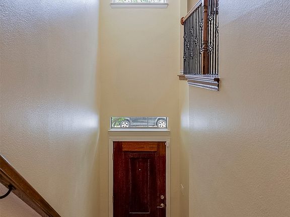 3rd image of 1429 Fox Run Dr