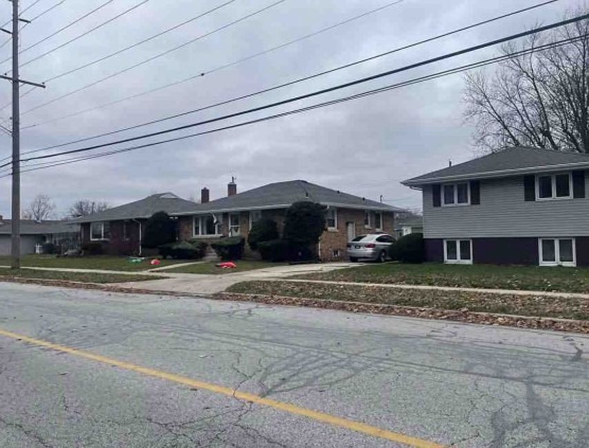 Exterior Neighborhood (street photo)