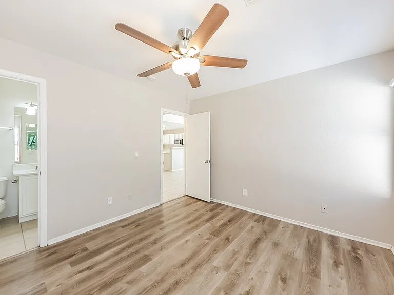 11335 W Crestbrook Dr — Photo 9