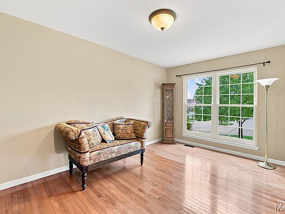 3rd image of 1246 Sadie Ln