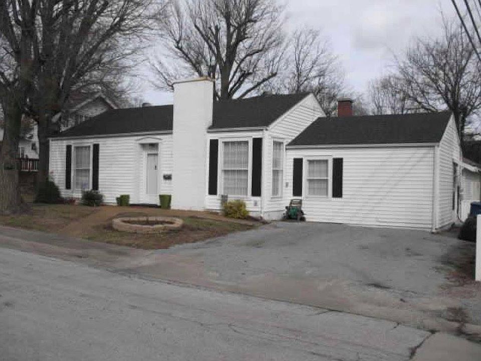 1st image of 120 W Elm St