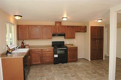 3rd image of 3820 Oriental Dr NE